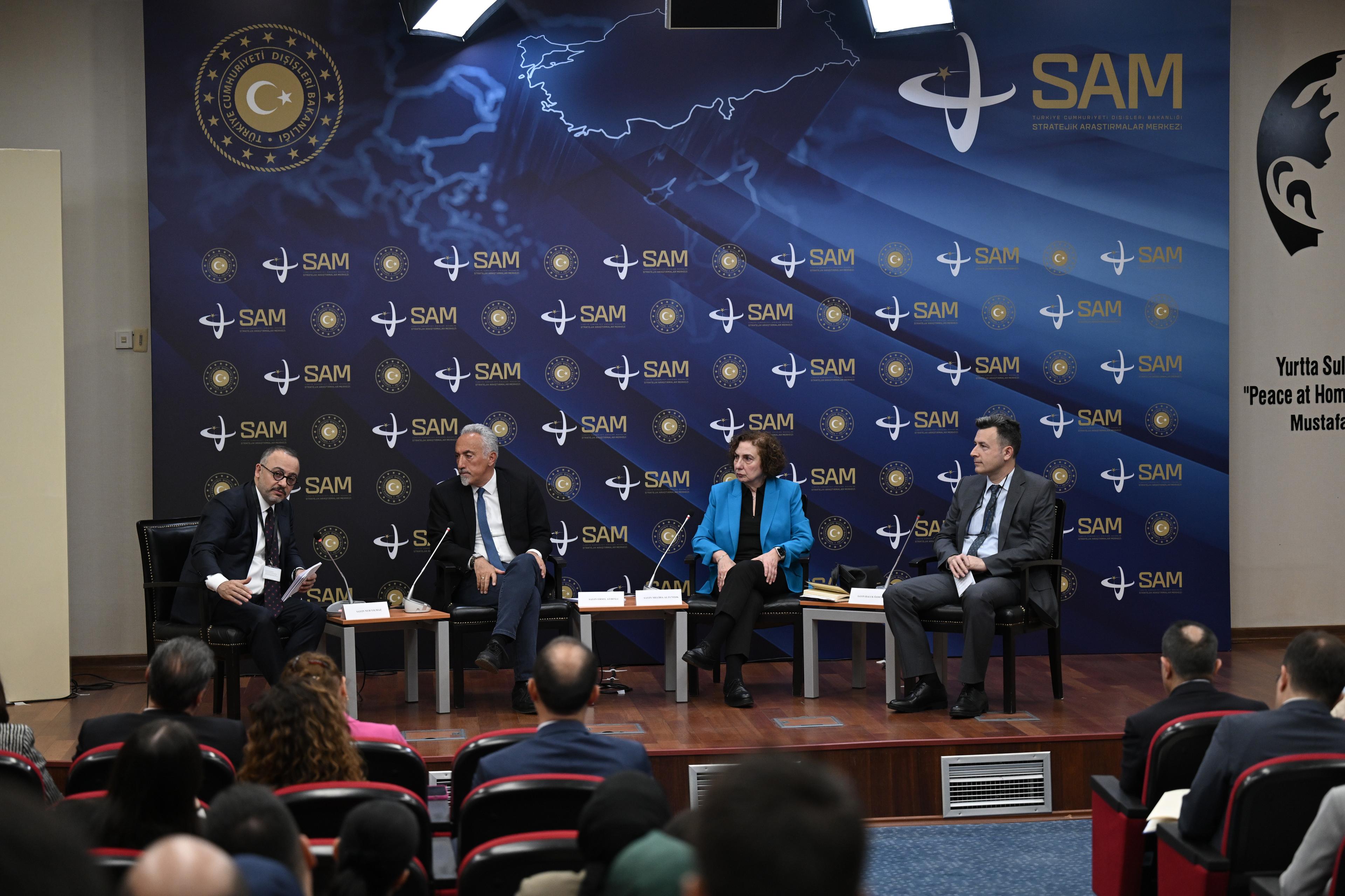 Panel: “Türk dış politikasının teoriye ihtiyacı var mı? Disiplin-pratik arasında diyalog arayışları” 
