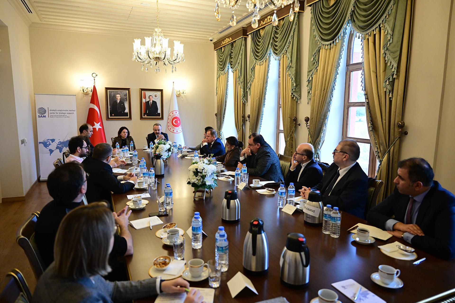 SAM President Yılmaz met with academics in Istanbul